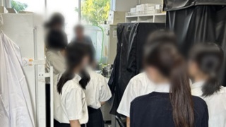 大学の実験室を見学　装置や研究生活について説明